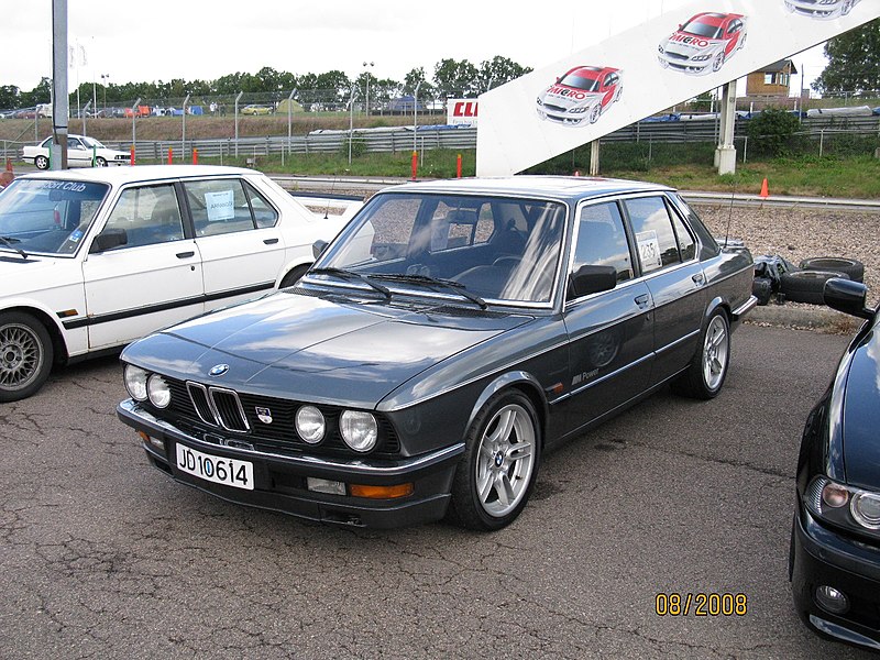 Name:  800px-BMW_M536i_(2741370208).jpg
Views: 255
Size:  175.7 KB