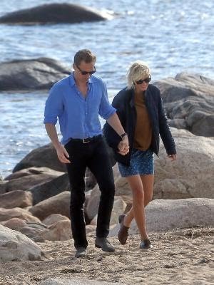 Name:  taylor-swift-e-tom-hiddleston-1596051706629_v2_300x400.jpg
Views: 73
Size:  29.5 KB